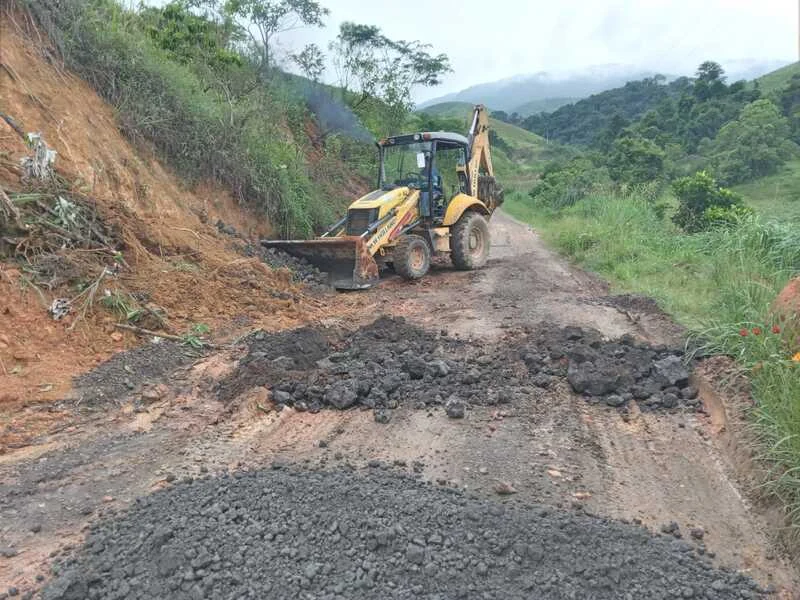 Serviços de manutenção em estradas rurais de Barra Mansa não param