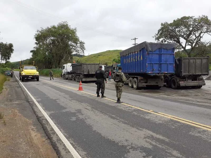 Guarda e Polícia Ambiental fiscalizam o transporte de resíduos em Barra Mansa
