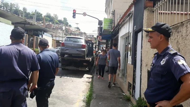 Transporte irregular com ‘exclusividade’ é alvo de operação no Complexo Vila Brasília, em Volta Redonda