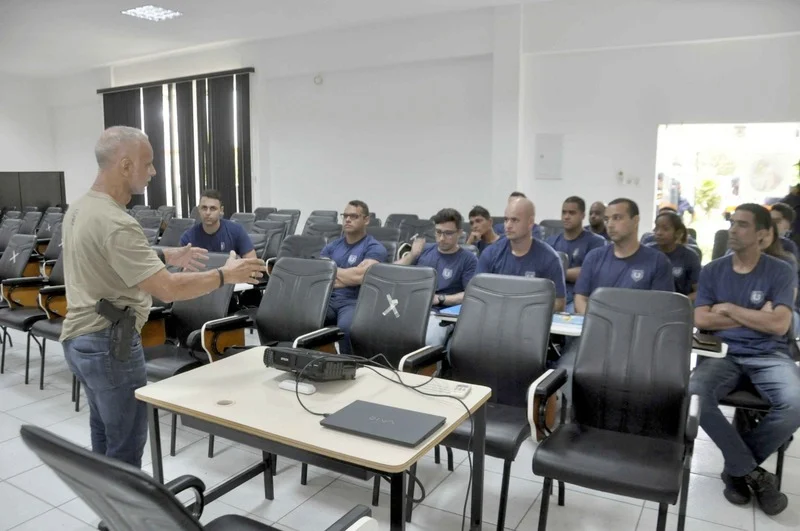 Novos guardas municipais de Barra Mansa passam por treinamento tático e de abordagem