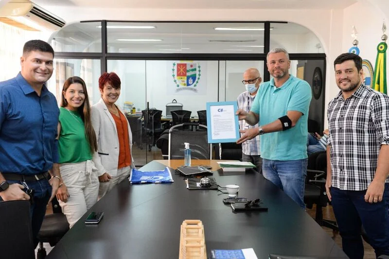 Prefeito de Barra Mansa recebe homenagem do CIEE