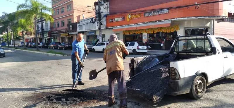 Barra Mansa intensifica operação tapa-buracos em bairros da cidade