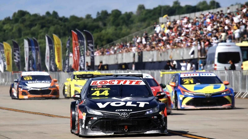 Governador Cláudio Castro acompanha corrida da Stock Car no Galeão