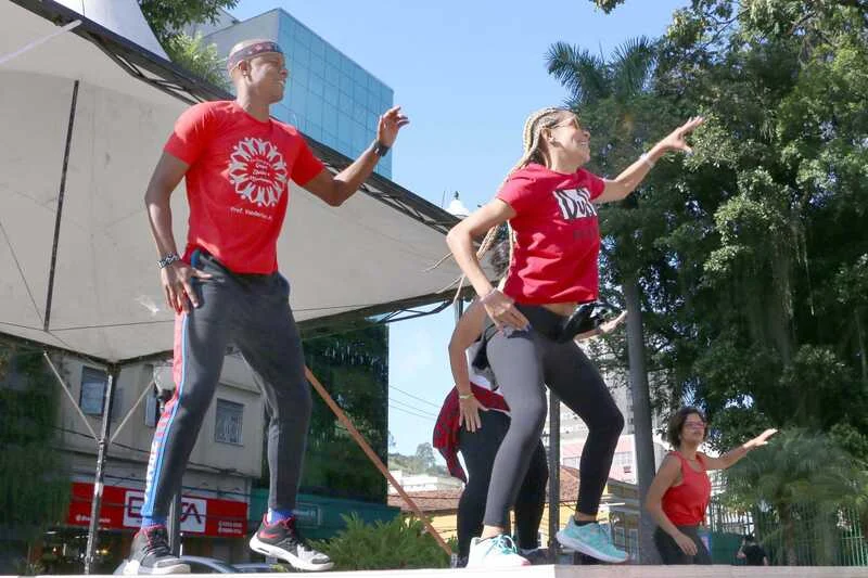 Aulão de dança celebra o Dia das Mães