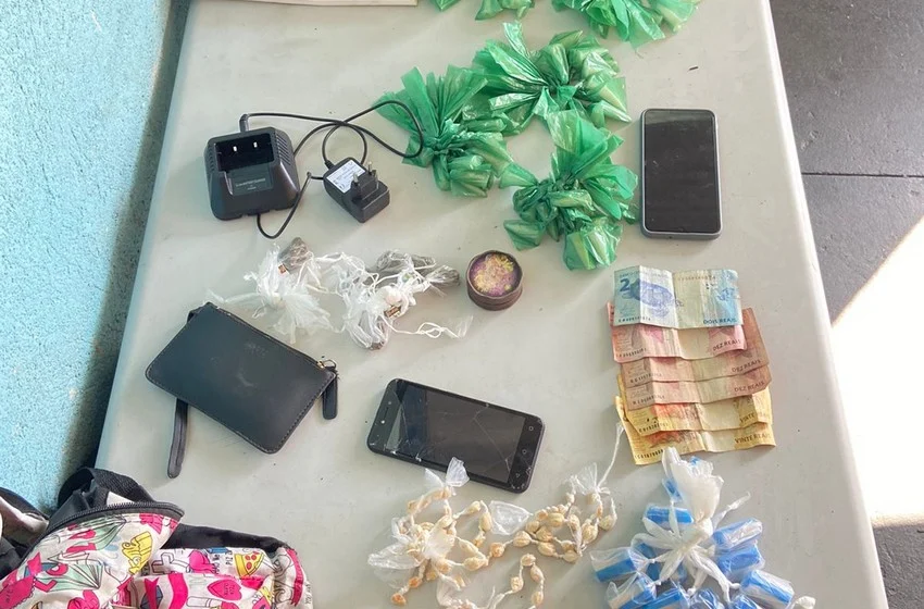 Guarnições da PM flagram suspeitos armados traficando no bairro três poços em Volta Redonda
