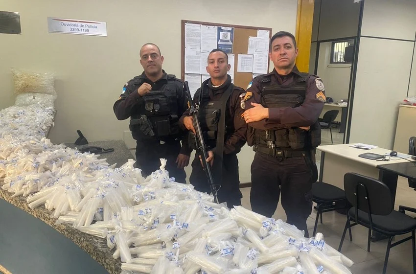 PM faz apreensão de cocaína de traficantes avaliada em sessenta mil reais no centro de Barra Mansa