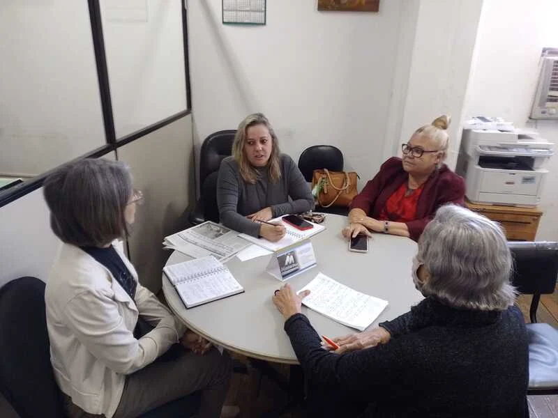 Serviços realizados com artesãs do município é pauta de reunião com integrantes do Conselho de Direitos da Mulher