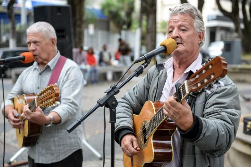 Barra Mansa: moda de viola é atração na Praça da Matriz