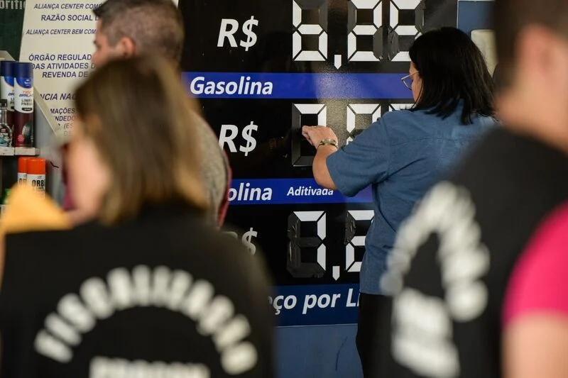 Procon fiscaliza preço da gasolina em Barra Mansa
