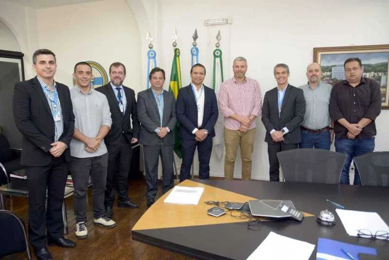 Prefeito recebe representantes da Caixa para tratar de investimentos a Barra Mansa