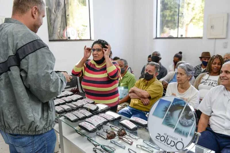 Fábrica de Óculos de Barra Mansa entrega mais 80 unidades à população