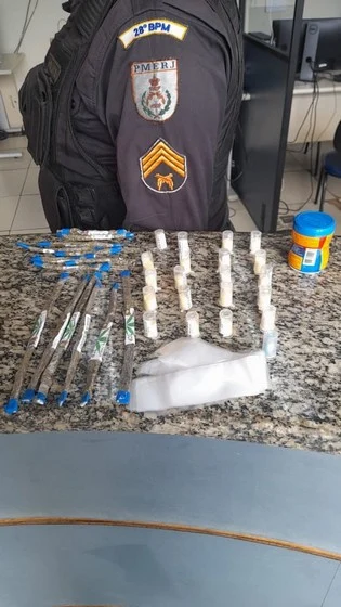 Entorpecente são apreendidos pela PM no bairro Cruzeiro em Pinheiral