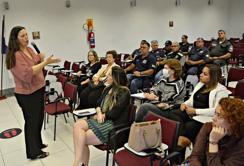 Servidores de Volta Redonda recebem capacitação para acolhimento às mulheres vítimas de violência