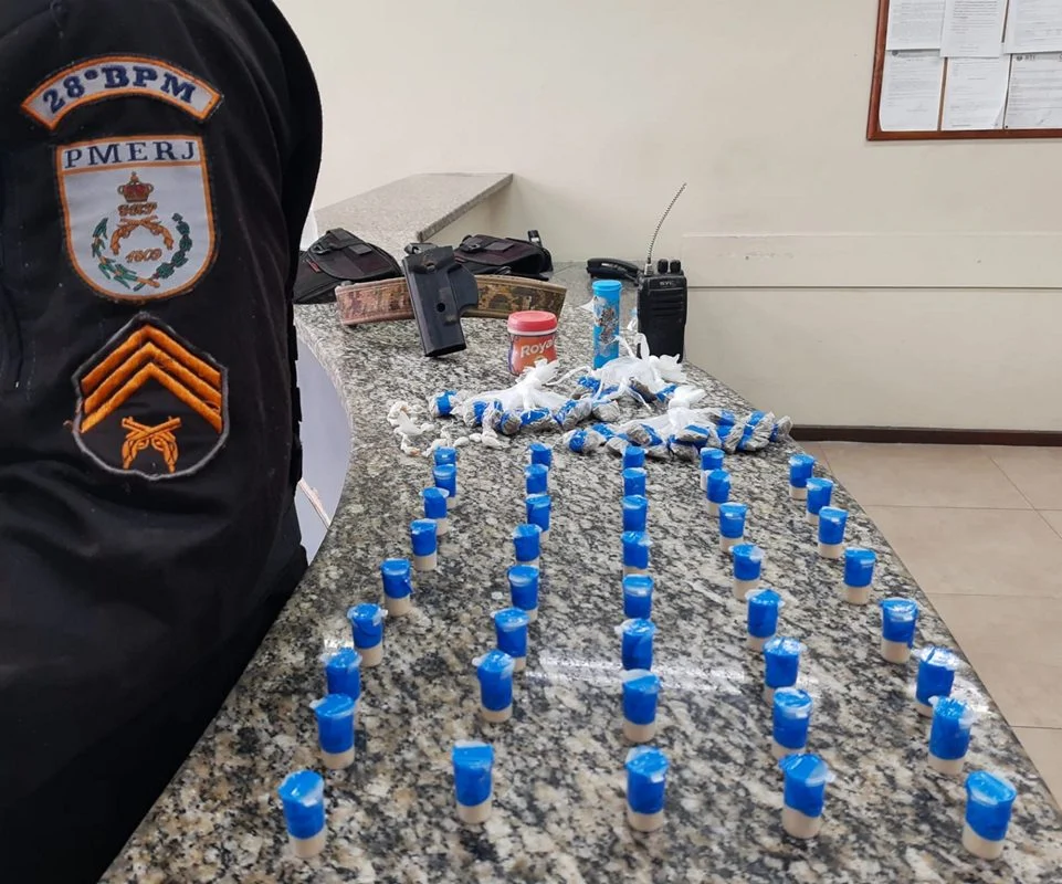 PM apreende drogas no Vila Coringa em Barra Mansa
