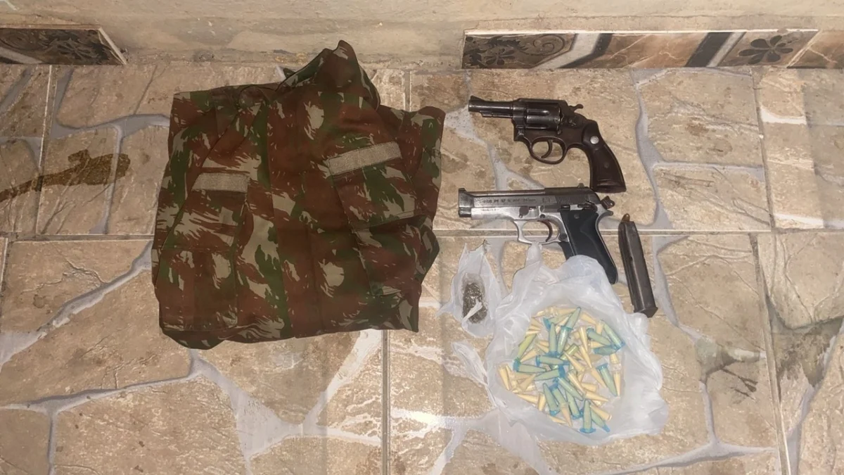 Quatro Suspeitos Detidos com Armas e Drogas no Bairro Roselândia, Barra Mansa