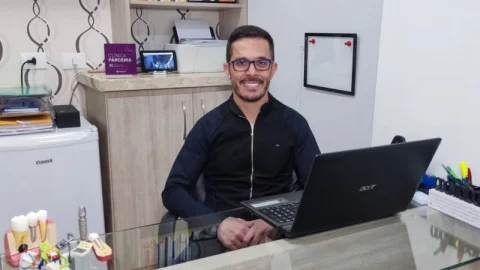 Dentista Eduardo Vianna – Implantes e Próteses Dentárias em Volta Redonda em Volta Redonda – foto 1