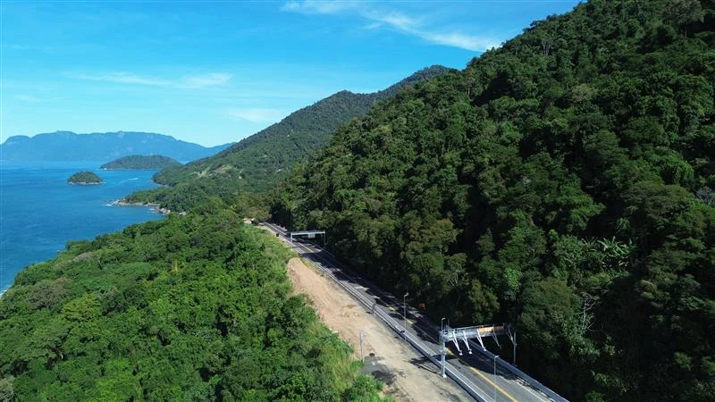 Dicas de Direção Segura da CCR RioSP Diante da Previsão de Chuva Forte na Rio-Santos