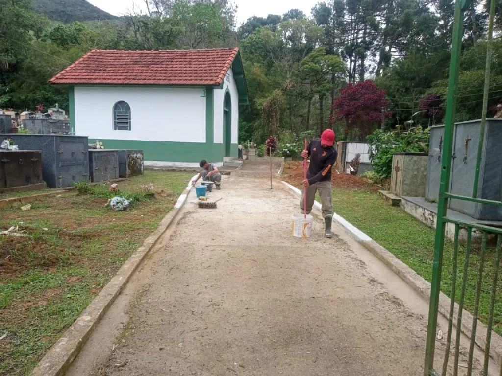 Cemitérios de Itatiaia recebem serviços de manutenção para o dia de Finados