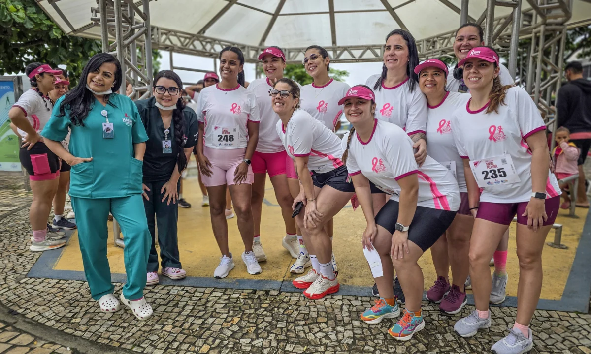 Evento mobiliza mais de 500 pessoas pela conscientização do câncer de mama em Angra