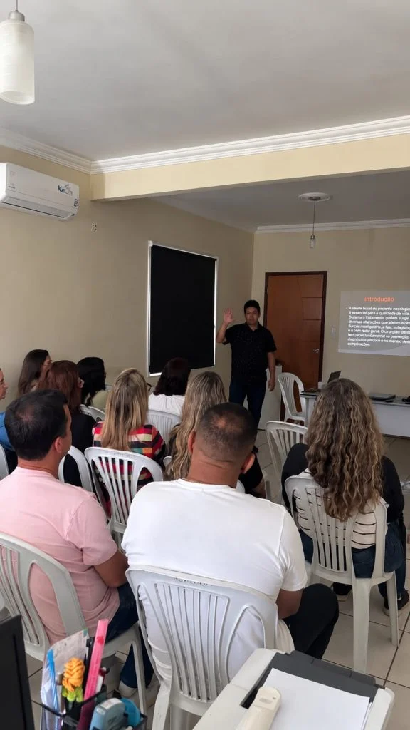 Itatiaia capacita profissionais de saúde bucal para atendimento a pacientes com câncer