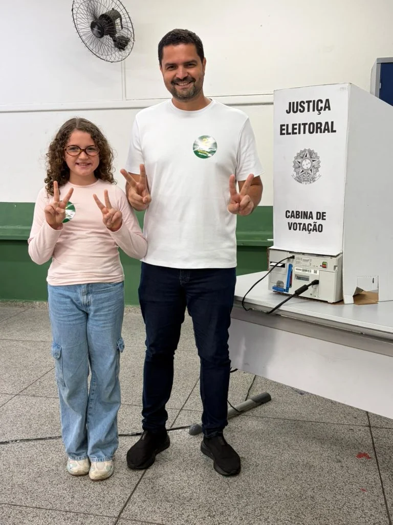 Kaio Márcio vota em Itatiaia e destaca importância da participação popular nas eleições