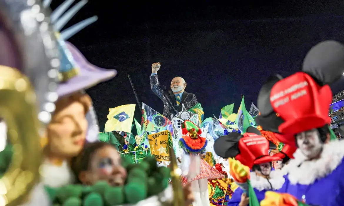 PGE: desfile de carnaval sobre Lula não foi propaganda antecipada