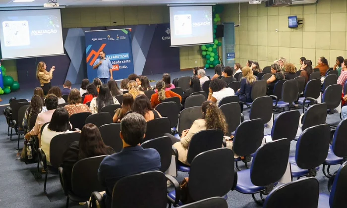 Prefeitura reúne diretores para fortalecer a alfabetização na idade certa