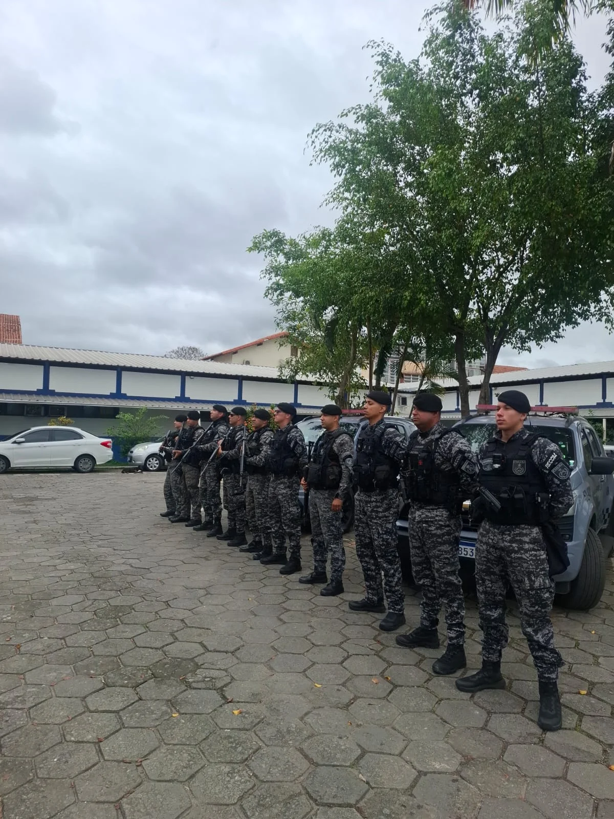 Reforços vindos da capital se apresentam no 28° Batalhão de Polícia Militar, em Volta Redonda