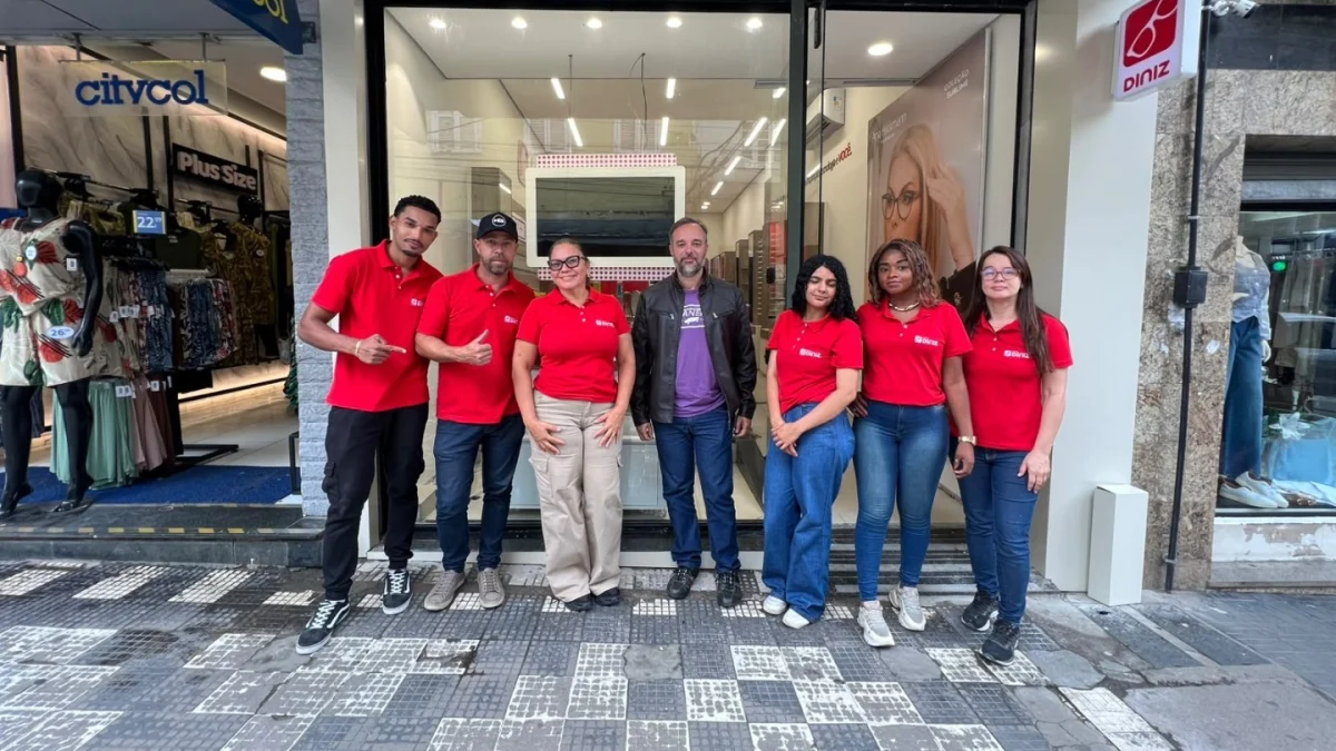 Secretário de Desenvolvimento participa de reunião com novos empresários da Óticas Diniz em Valença
